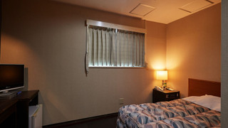 スタンダード シングルルーム セミダブルベッド 1 台 禁煙 シティビュー