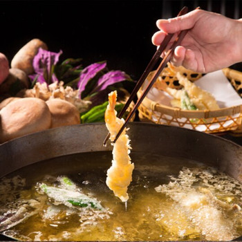 渓流を臨む大浴場で、ほっと一息3521888