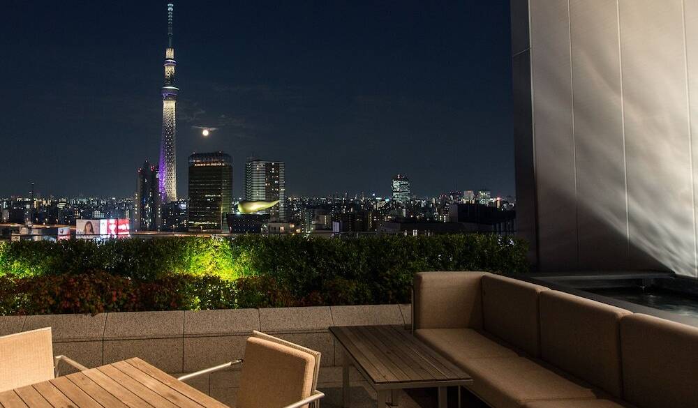 宿泊者専用テラスで
贅沢な夜景観賞 / 1