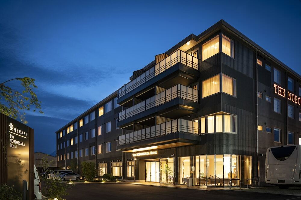 ホテル本館外観/夜