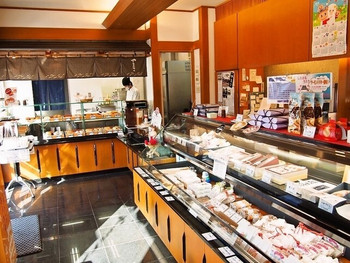 「ヤマサ蒲鉾  大手前店」 内観 35342497 店内