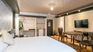 ダブルルーム キングベッド 1 台