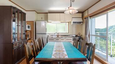 客室内のダイニングエリア / 5