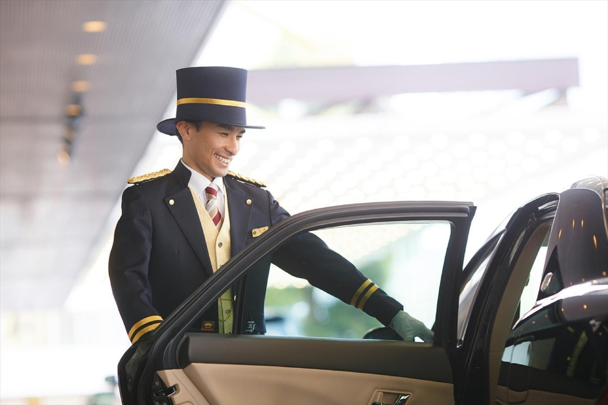 ホテルスタッフ