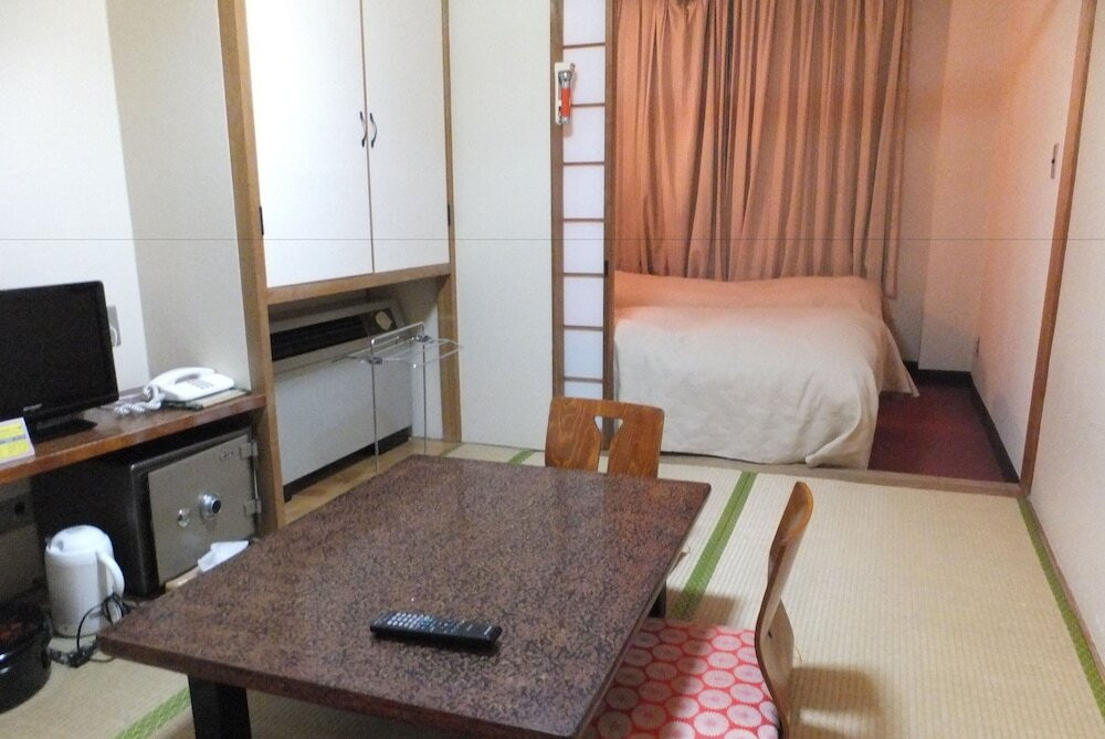 客室内のダイニングエリア