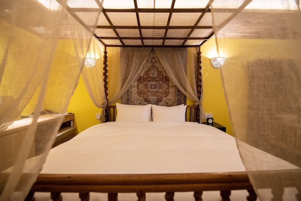 憧れの天蓋ベッドも♪個性あふれる隠れ家ホテル4066885