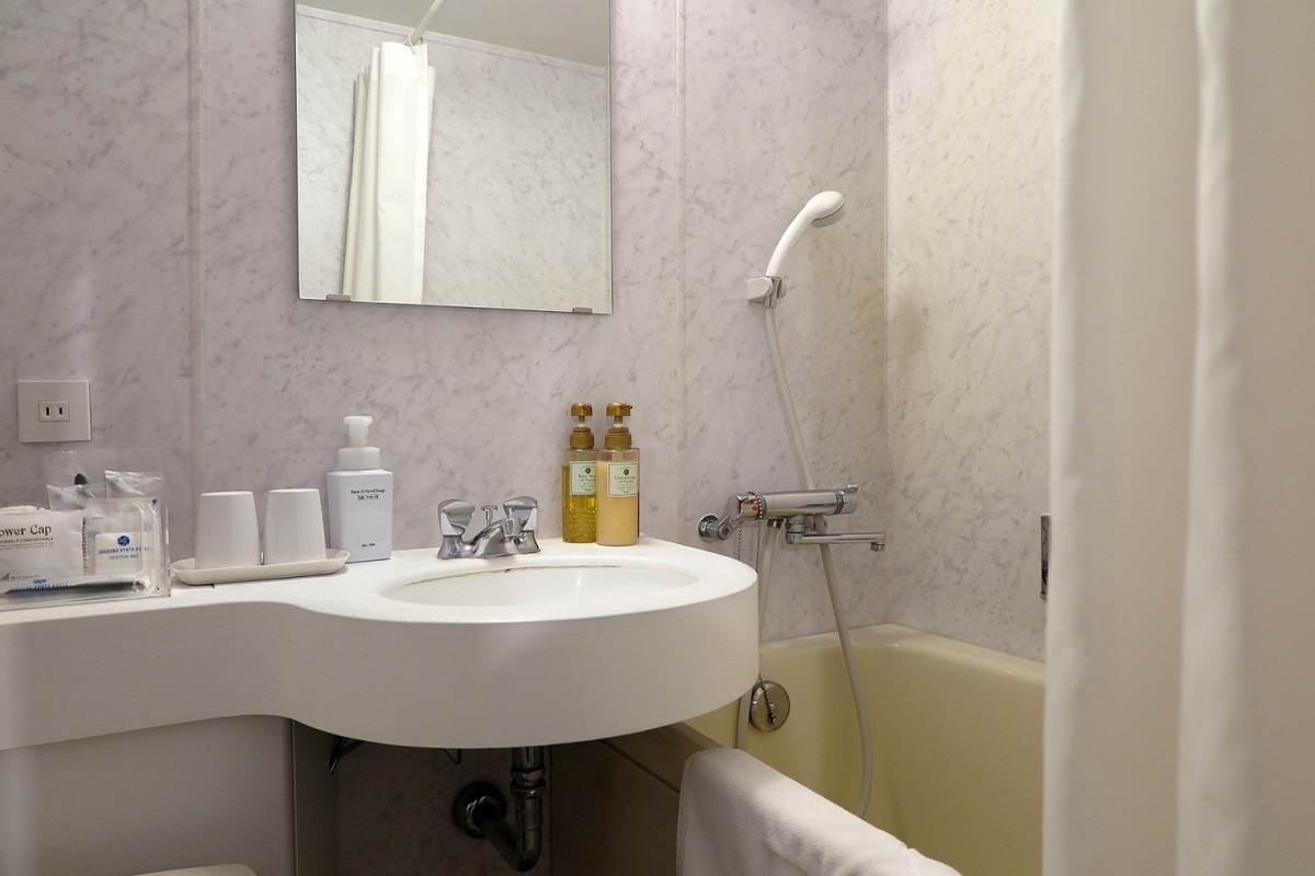 バスルームは、可もなく不可もなくといった感じです 