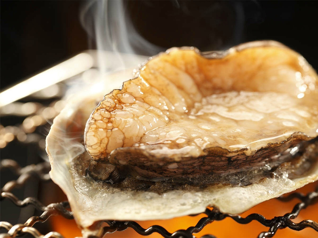 夕食一例／鮑の踊焼き