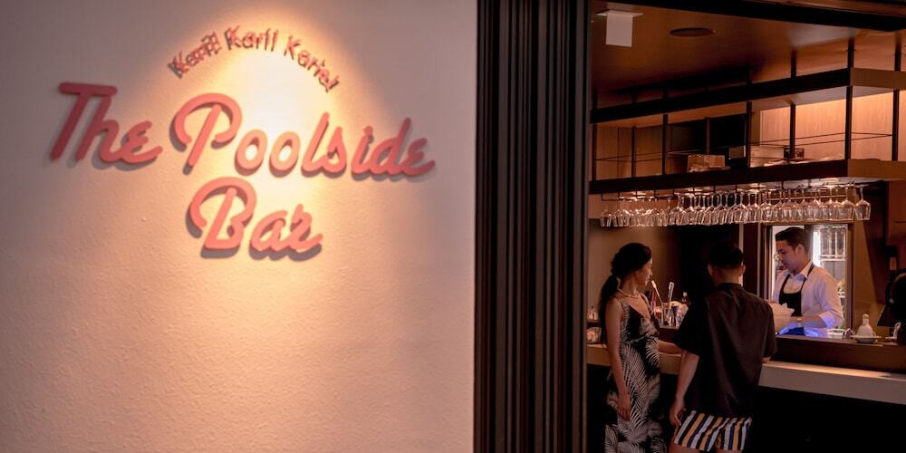 プールサイドバー