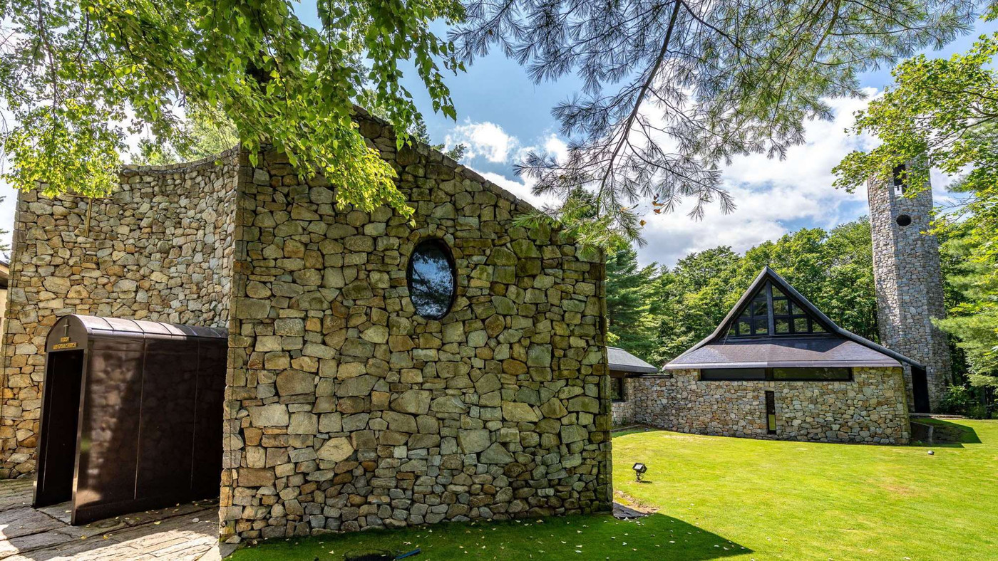 森の中をお散歩したあとは、温泉でゆっくり3490409