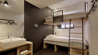 ツインルーム (二段ベッド·シャワー&トイレ付)