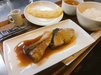 「昔ながらの喫茶店 友路有　 浅草店」 料理 40766469 モーニング鰤の照り焼き。築地直送。丸々一本捌きました。