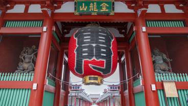 早朝の浅草寺 / 1