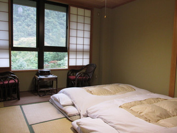 「野の花山荘」 その他 43614104 最初から布団が敷かれており、途中でスタッフは入室しないポリシー