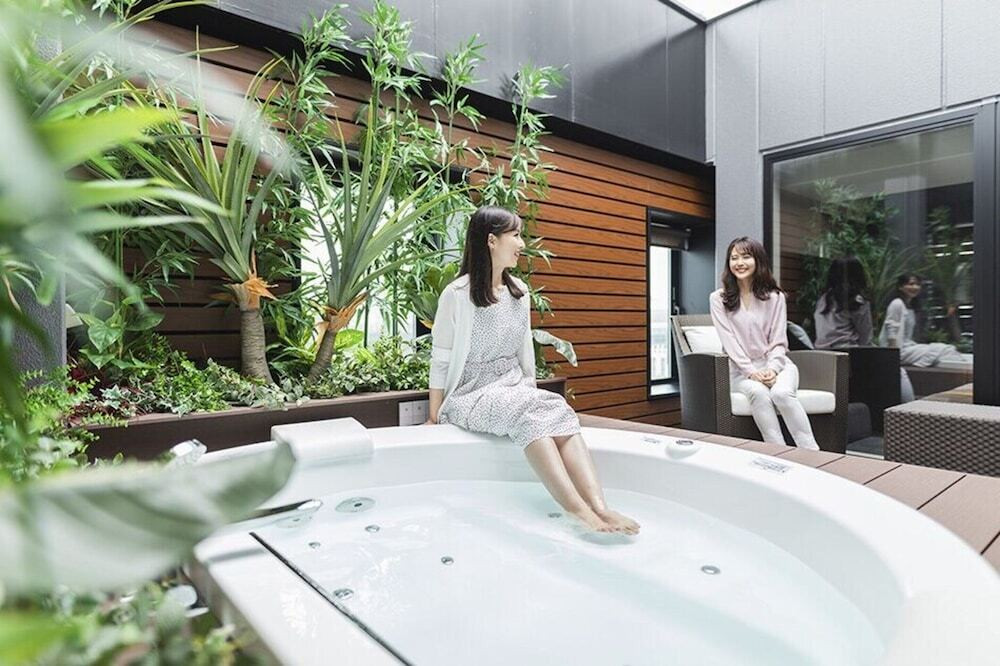 ミニマルで落ち着きのある空間。駅チカでリゾートステイが楽しめるホテル4772777