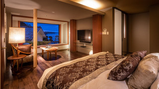 [301] 露天風呂付 キングサイズベッドルーム / 45平米 (禁煙) : 食事処