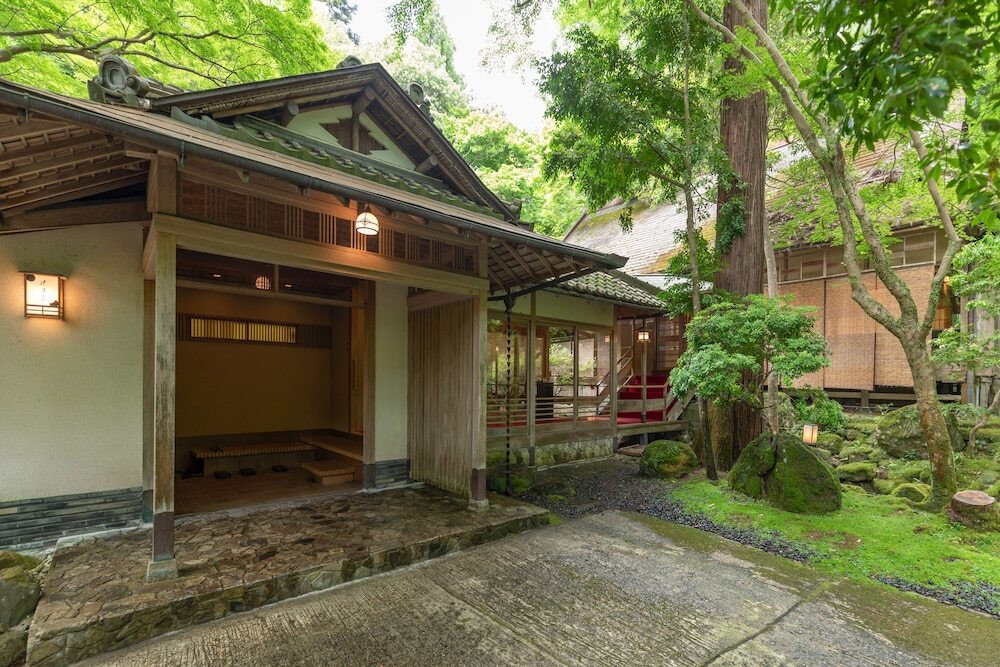 周りは緑だけ！春日山原生林の中にある宿「春日奥山 月日亭」3725330