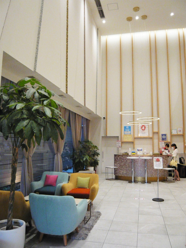 ロビーフロントは吹き抜けの開放感～