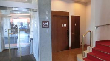 内部エントランス / 2