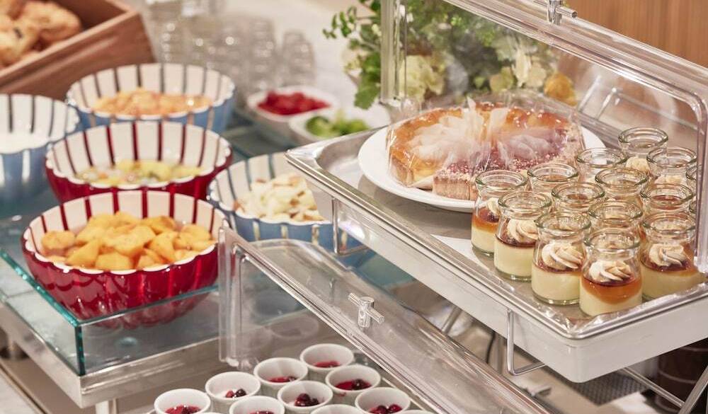 朝食はバイキングで
お腹いっぱいに / 4