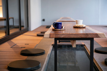 味のある古材が魅力！モノトーンのシックな和ホテル3421754