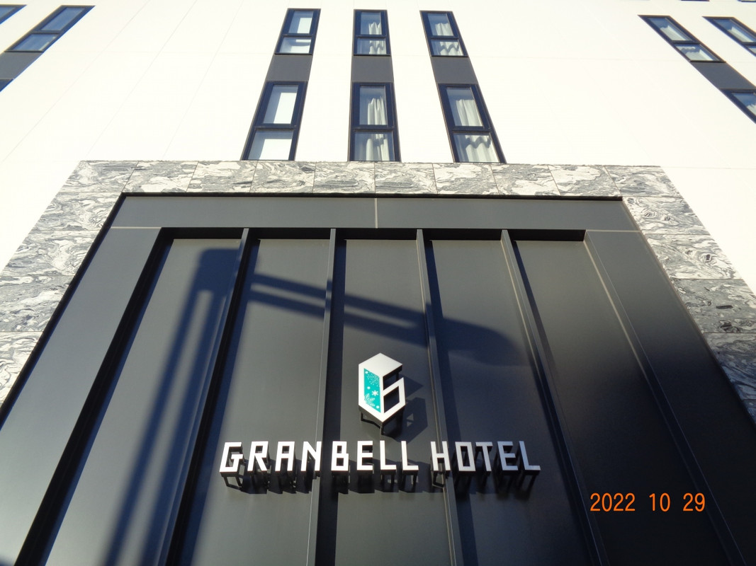 建物の割りに文字が小さく見付けずらかったです。