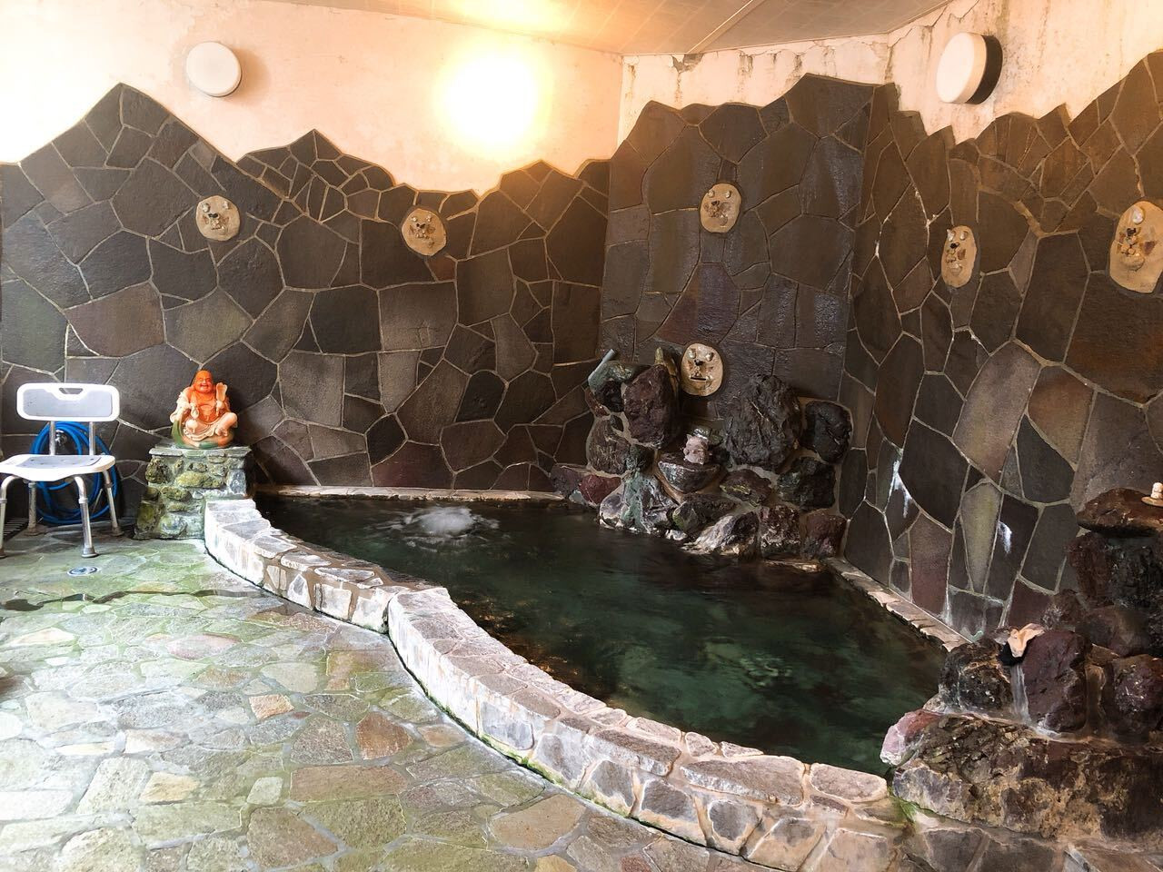 素朴な温泉旅館で湯ごもりステイ4023821