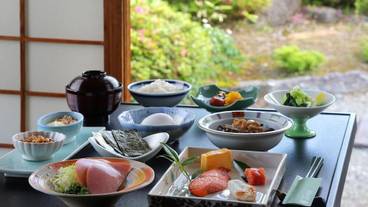 食事・飲み物 / 3