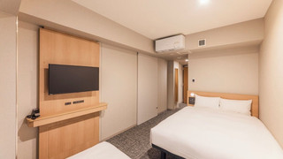 ［リニューアル］コンフォート + ソファダブルルーム 喫煙可（2 名利用時はソファとして、 3 名利用時のみソファベッド利用可能）