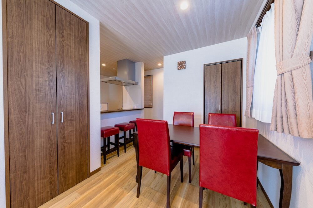 客室内のダイニングエリア