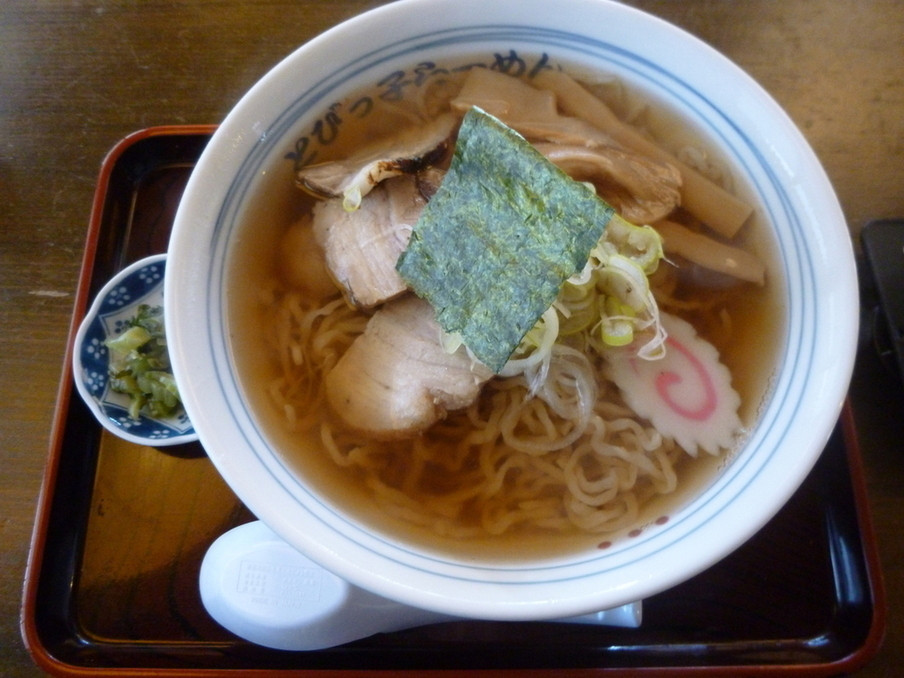 「そば処　すぎ」料理 837035 2016/2/18
しょうゆラーメン６００円