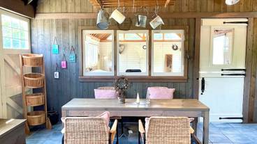 客室内のダイニングエリア / 12