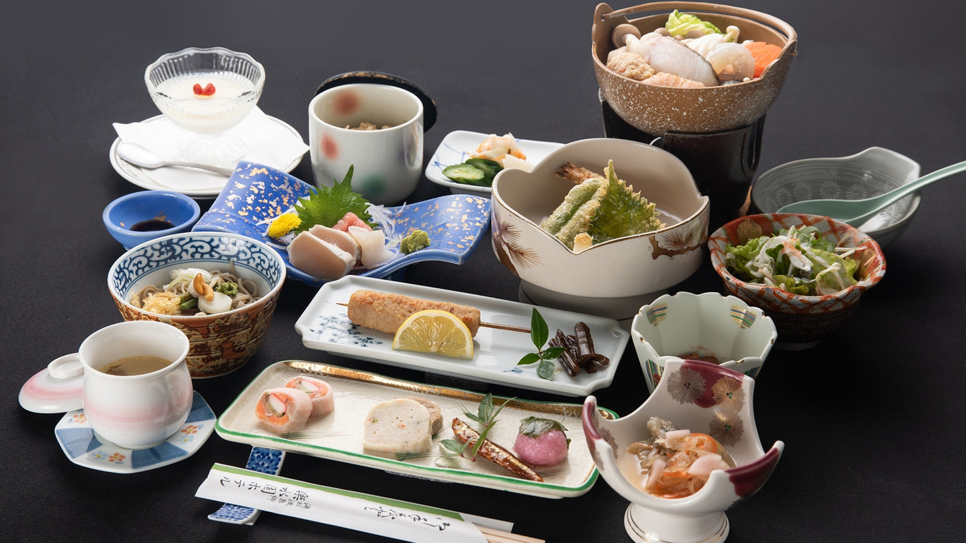 手打ちの生蕎麦や「甲府鳥もつ煮」など、お宿ならではの味に出会おう3748708