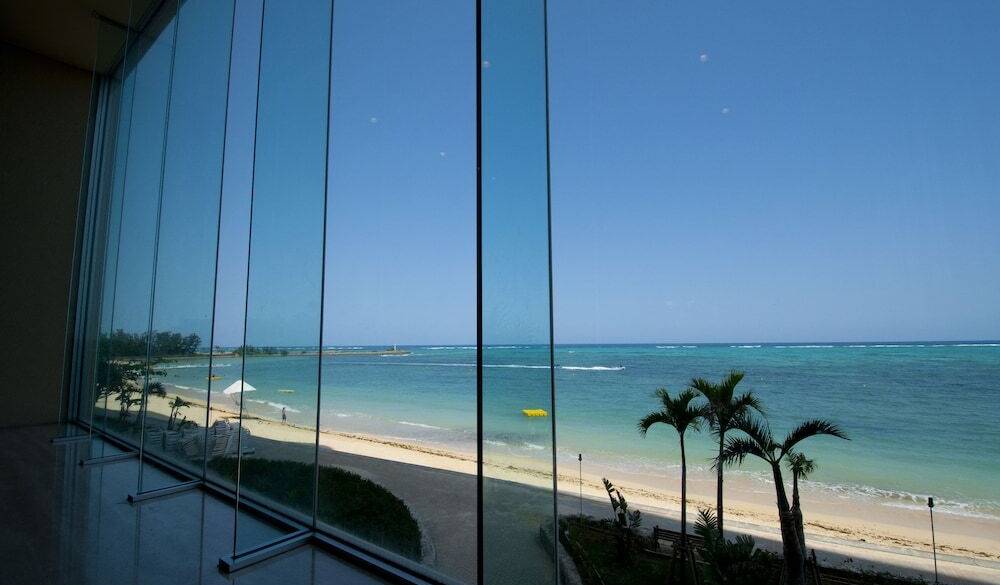 エントランスからの眺め / 2