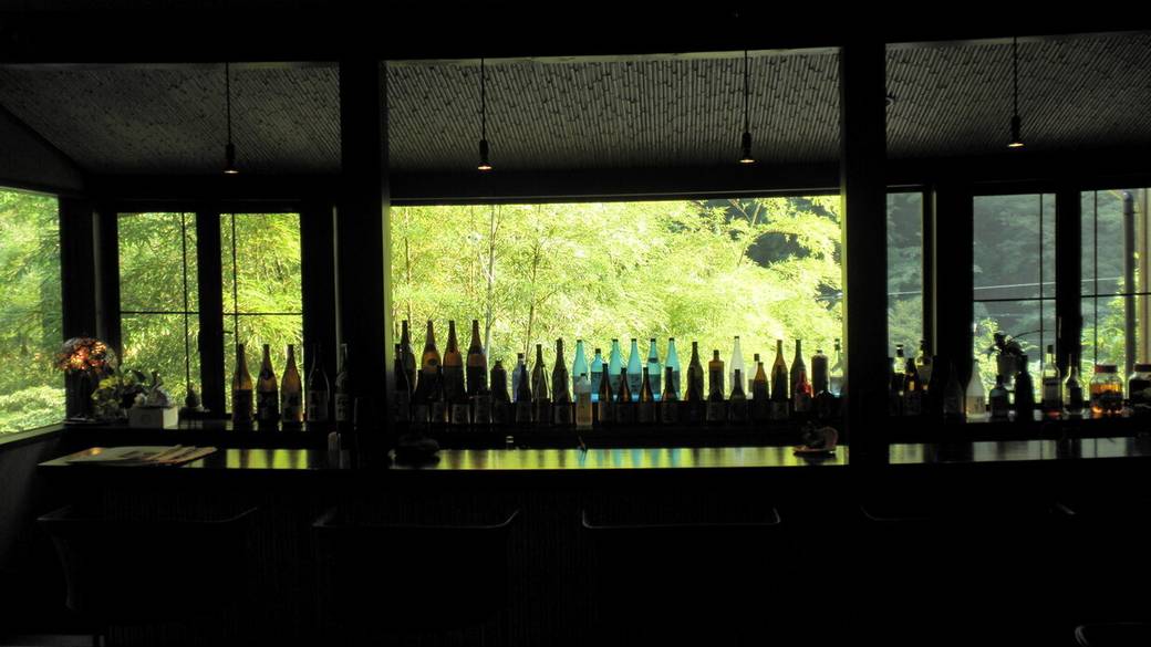 バーで
時を忘れる / 1