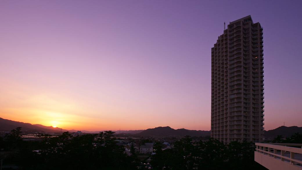 地上100mのバーで
心潤す大人のじかん / 3