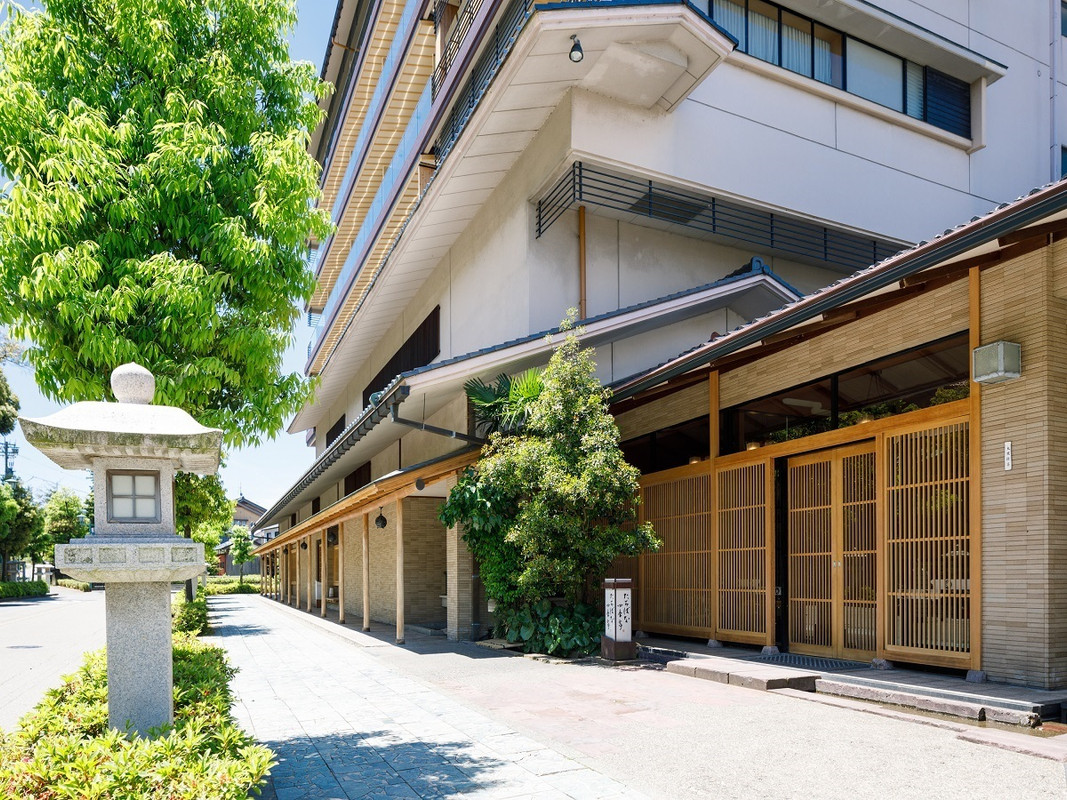 旅館の外観①