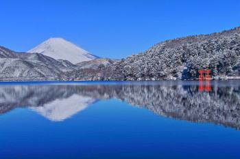 Upside-down Fuji of Lake Ashi