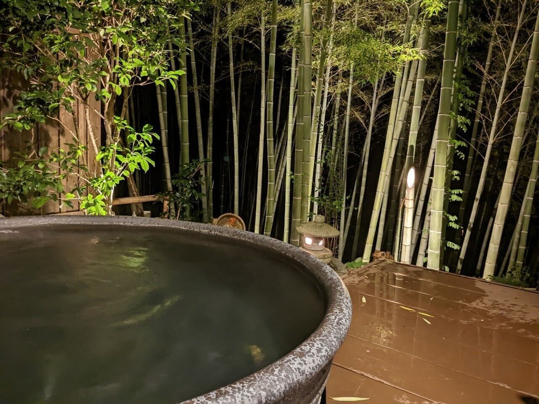 帰天の湯の露天風呂(夜)