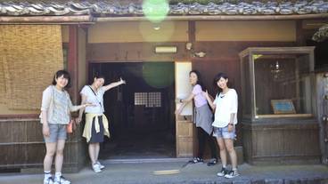 施設の入り口 / 14