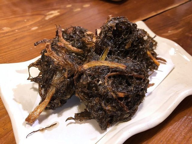 夕食は地元の方おすすめの「まるさ」でもずく天やチャンプルーなどの沖縄料理を。