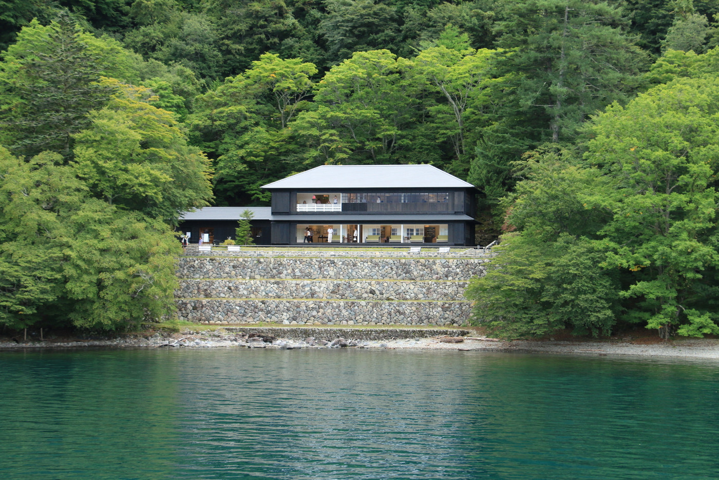 湖畔に佇む旧英国大使館別荘~夏の想い出