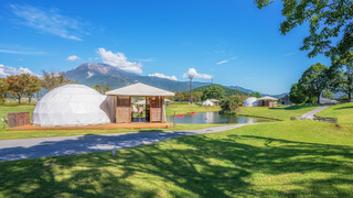 [レインドロップ] 雨粒型が可愛いテント (トイレ, シャワー付) 禁煙