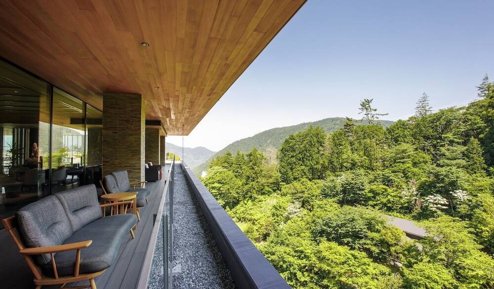 自然に囲まれた宿へ
チェックイン / 4