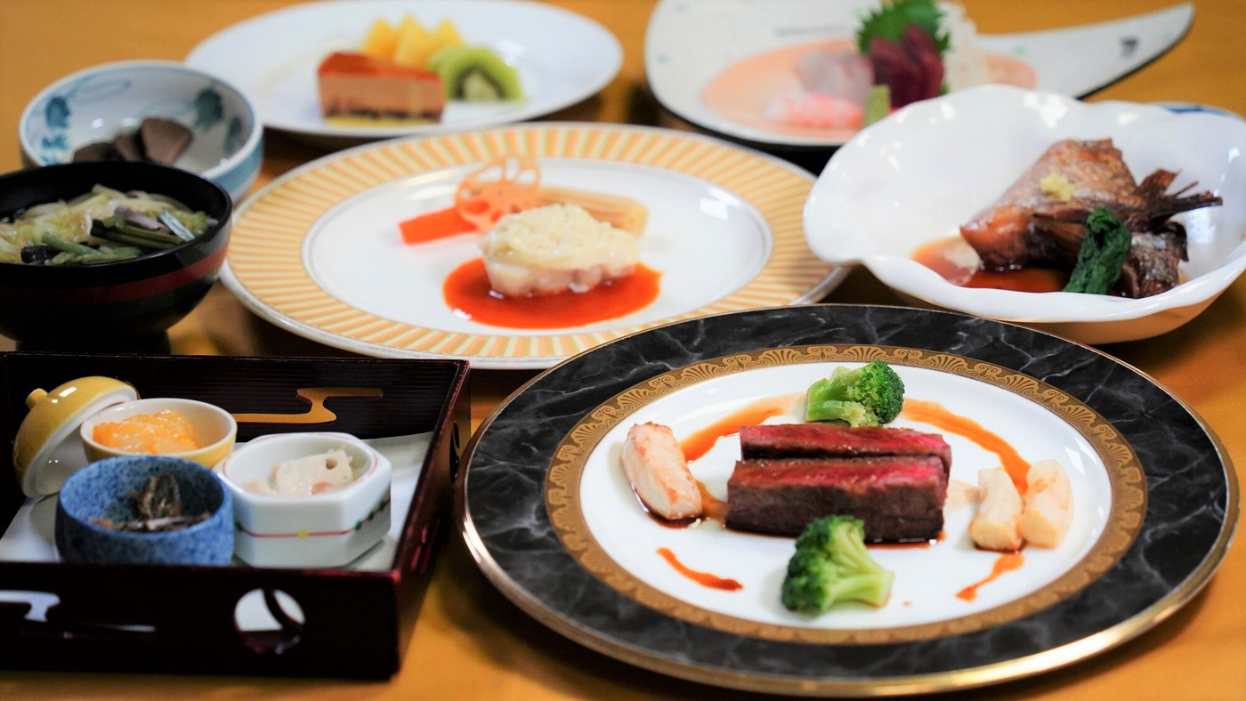 ブナ林に囲まれたレストランでいただく豪華ディナー3490546