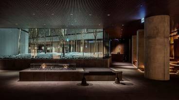 ロビー 中庭 / 1