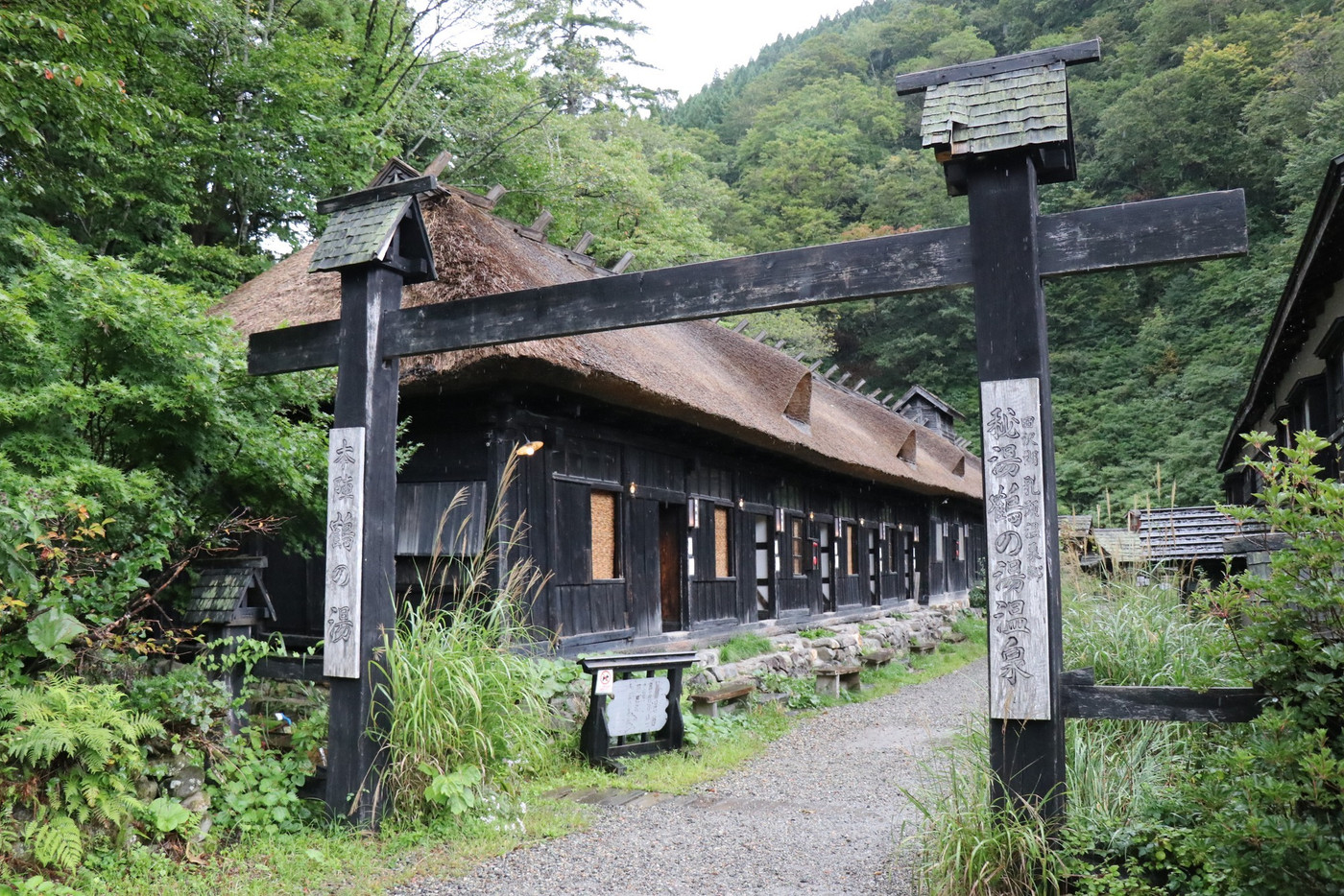 「七湯」を湯めぐり、東北の秘湯「乳湯温泉郷」秋田県4251510