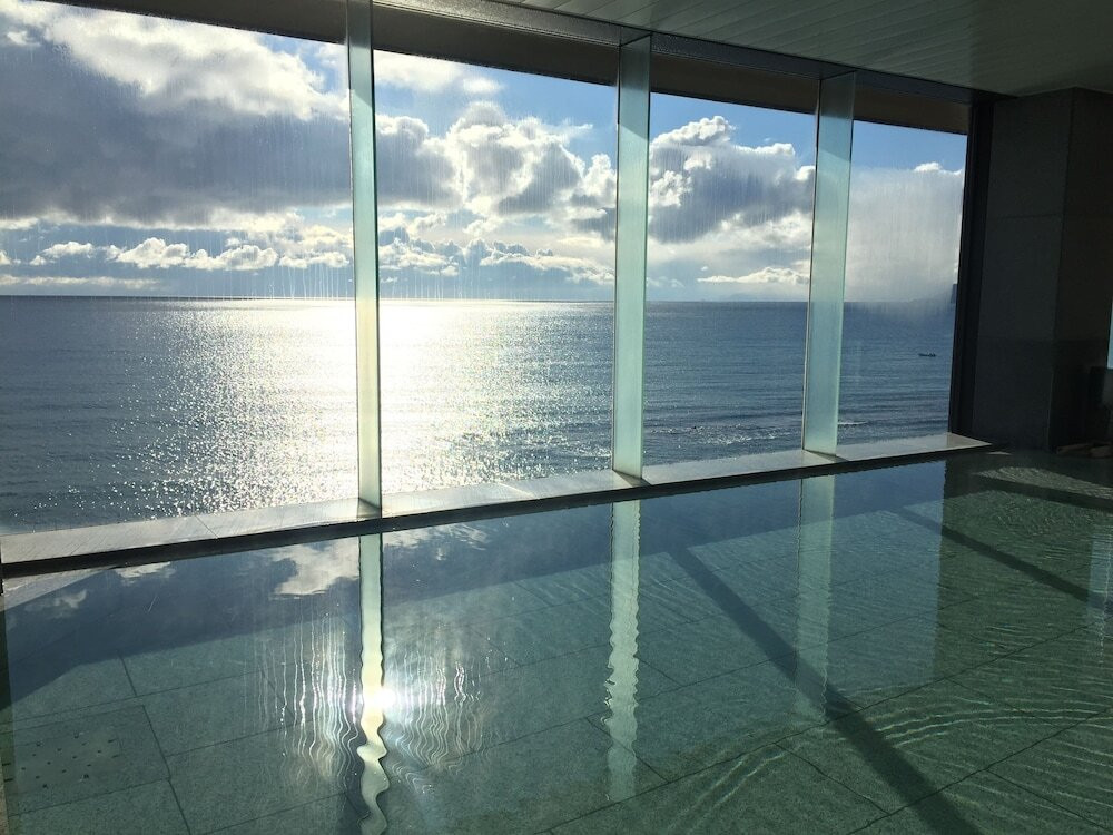 海に浮かんでいるかのようなお宿で潮騒（しおさい）に癒される3739877