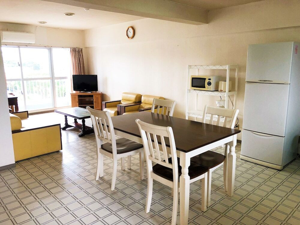 客室内のダイニングエリア