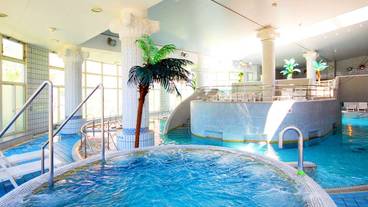 屋内スパ浴槽 / 1